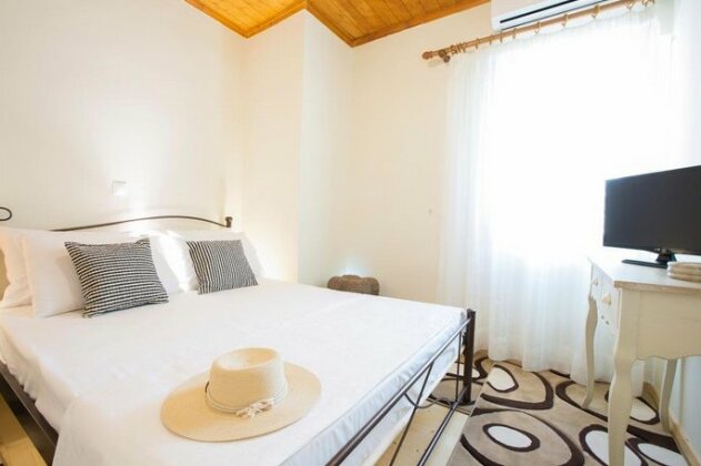 Lefkas Cottage House - Photo2