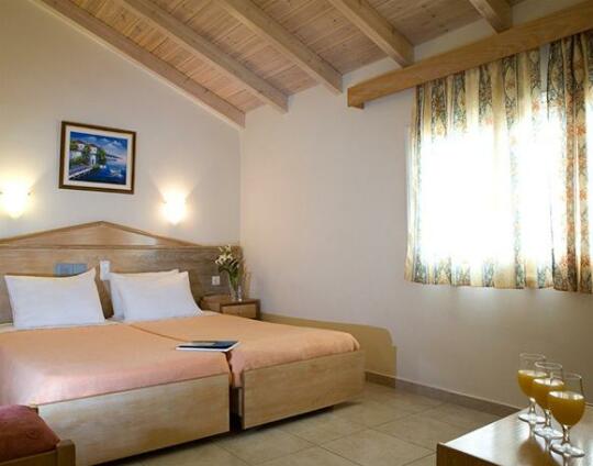 Lefko Hotel & Apartments - Photo4