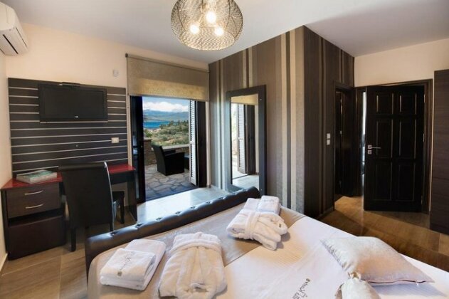 Luxurious Villa Kastro with Salt Water Swimming Pool - Photo2