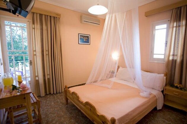 Pansion Filoxenia Apartments & Studios - Photo4