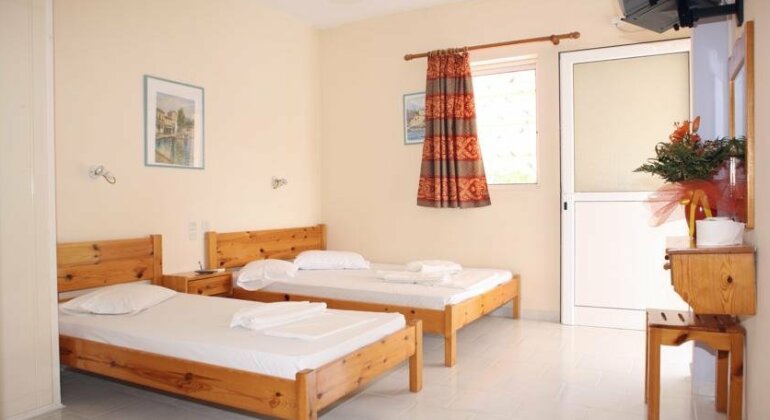 Polyxenis Rooms - Photo4