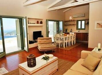 Urania Luxury Villas - Photo5