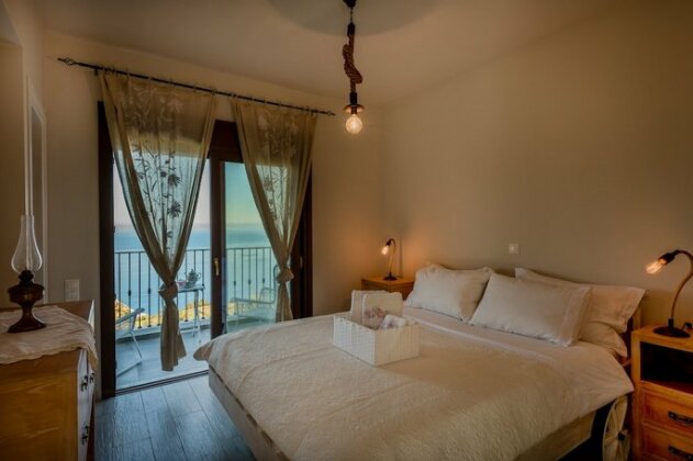 Yades Villas - Photo2