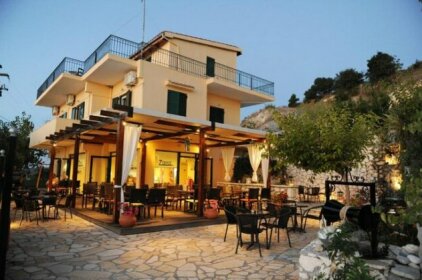 Zephyros Rooms And Apartments