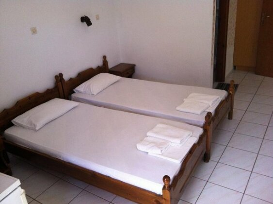 Athina Rooms Lefkogeia - Photo3