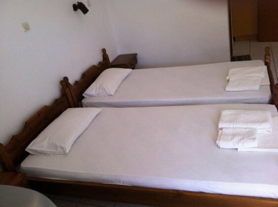 Athina Rooms Lefkogeia - Photo4