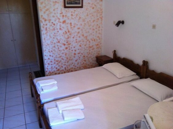 Athina Rooms Lefkogeia - Photo5