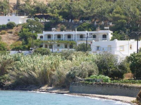 Akrogiali Rooms & Studios