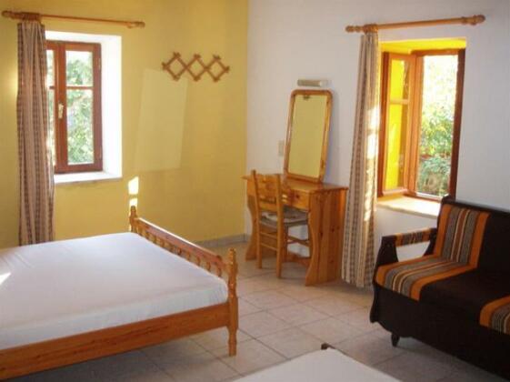 Eleni Studios & Apartments - Photo3