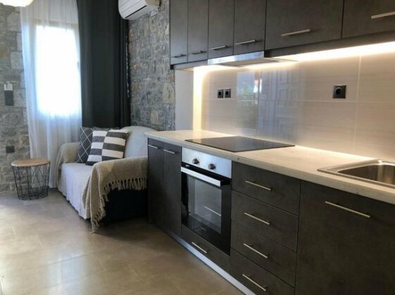 Ground floor apartment with stone decorated walls - Photo2