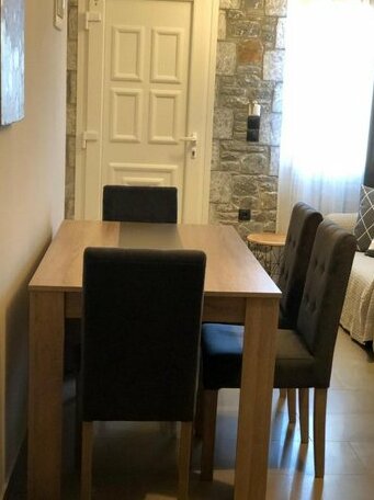 Ground floor apartment with stone decorated walls - Photo3