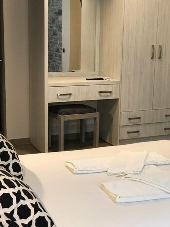 Ground floor apartment with stone decorated walls - Photo4