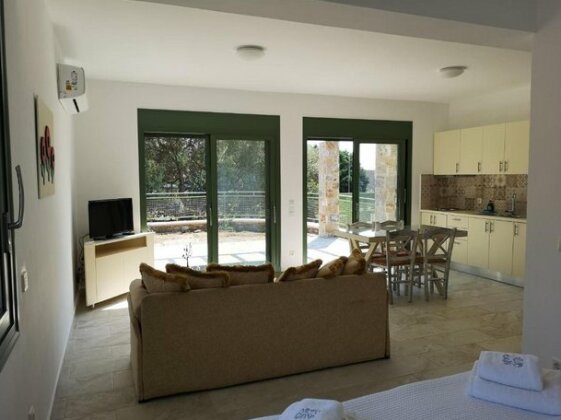 Ouzo Stone Studio - Photo4
