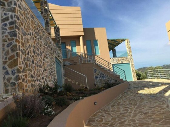 Ouzo Villas 1 - Photo2