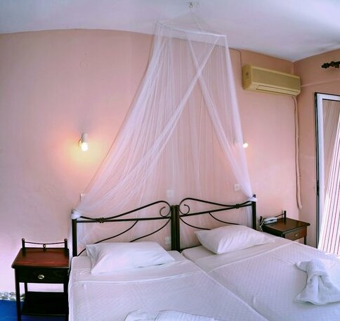Pebble Beach Hotel - Photo2