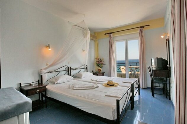 Pebble Beach Hotel - Photo4