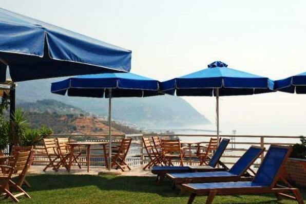 Vicky Hotel Plomari - Photo2