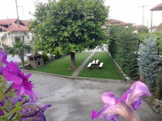  Photo 1