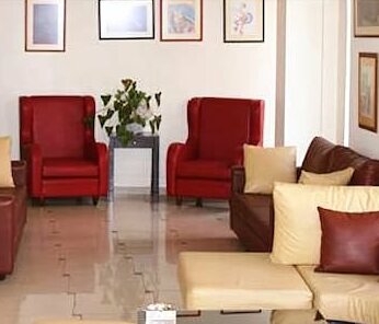 Mitzithras Hotel - Photo4