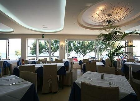 Castro Beach Hotel - Photo2