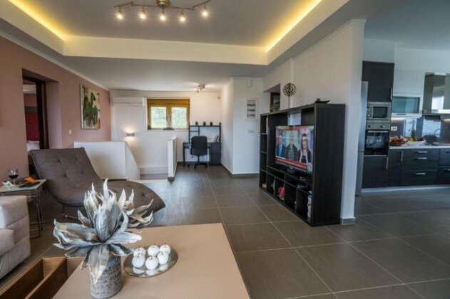 Lady Dafni Villa - Photo2