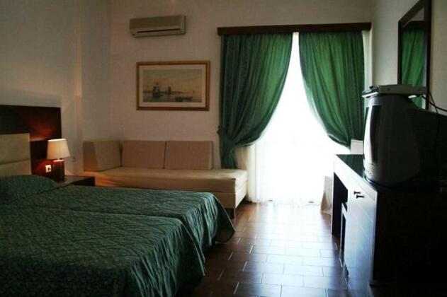 Mike Hotel & Apartments - Photo4