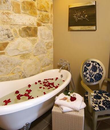 Mistral Hotel - Photo2
