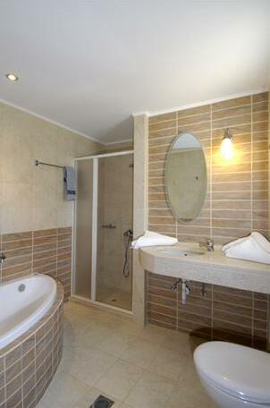 Mistral Hotel - Photo3
