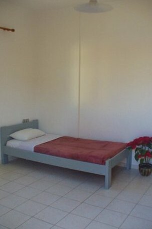 7 Days Studios & Apts - Photo3