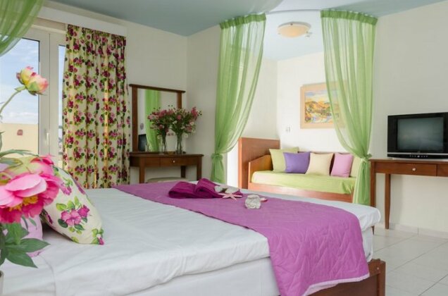 Philoxenia Hotel Apartments - Photo5