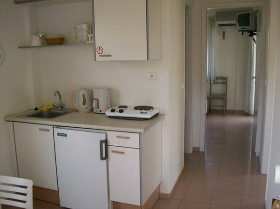 Ran-Mari Apartments - Photo3