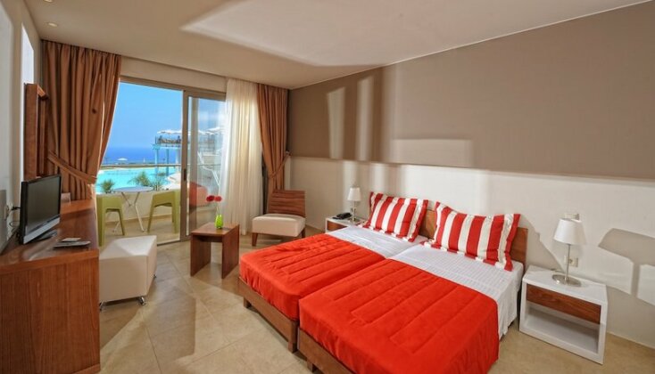 Royal Heights Resort - Photo4