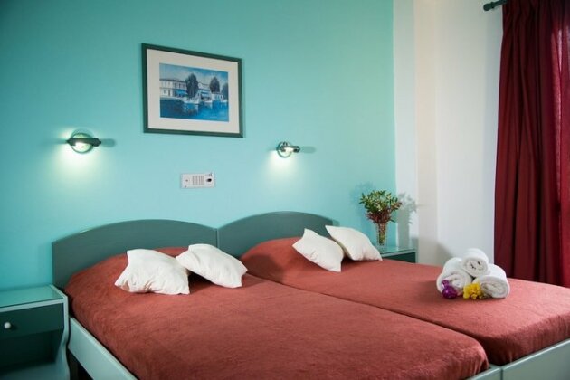 Theoni Apartments - Photo2