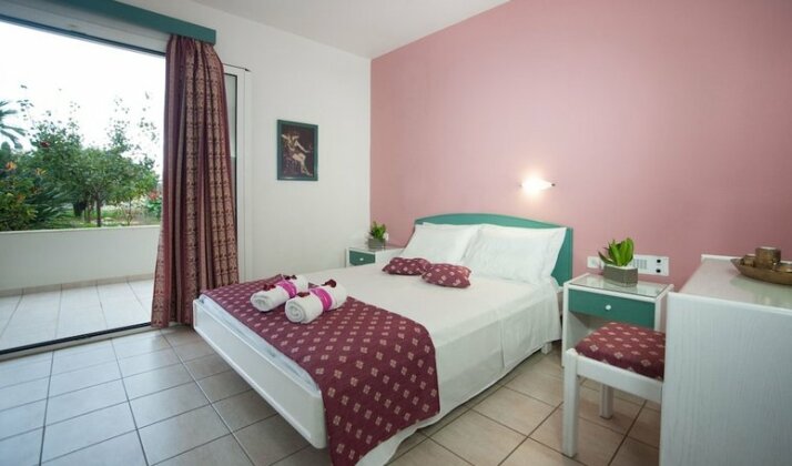 Theoni Apartments - Photo3