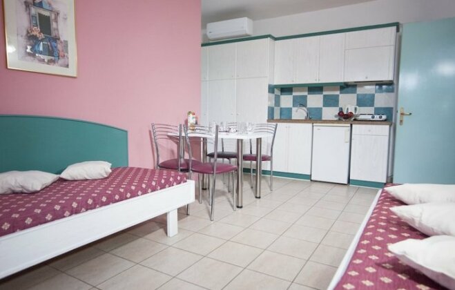 Theoni Apartments - Photo4
