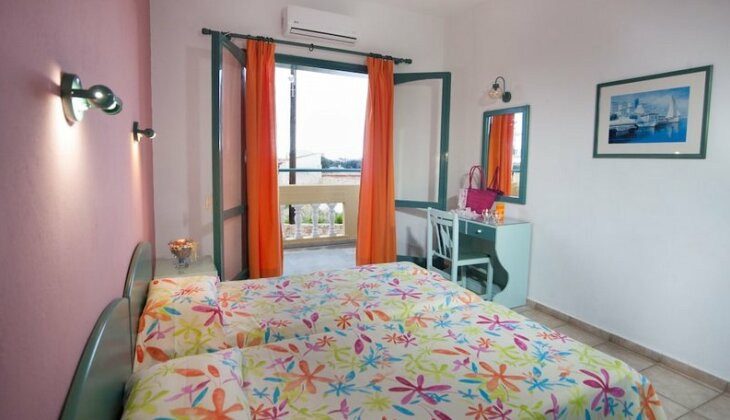 Theoni Apartments - Photo5