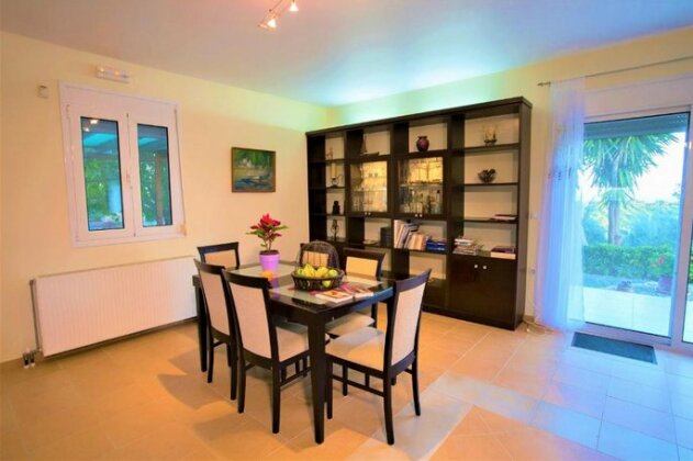 Discrete Villa Maroulas - Photo3