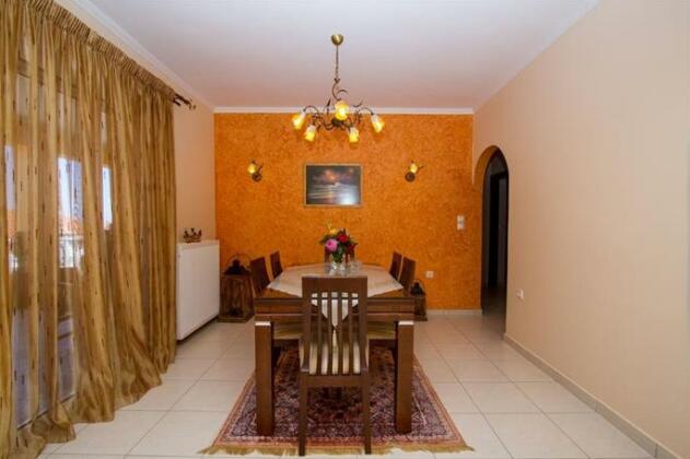 Lakis Apartments - Photo4