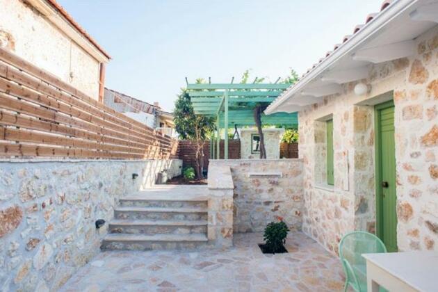 Teacher's House - Photo2