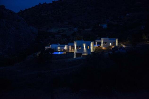 Evgoro Luxury Suites - Photo2