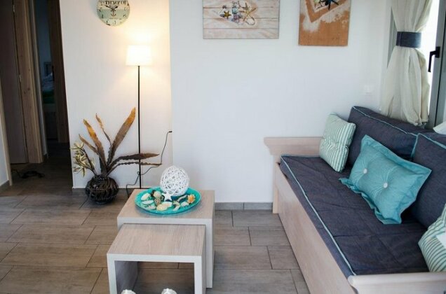 Evgoro Luxury Suites - Photo3