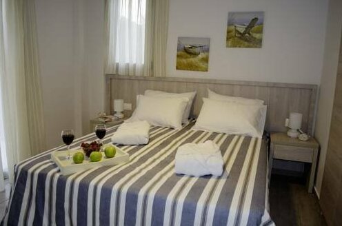Evgoro Luxury Suites - Photo5