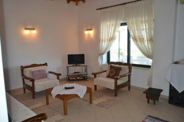 Lura Lithos - Photo4