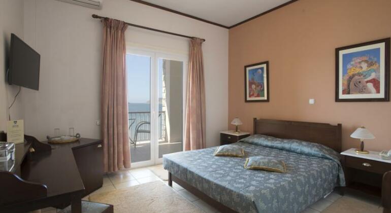 Methoni Beach Hotel - Photo2