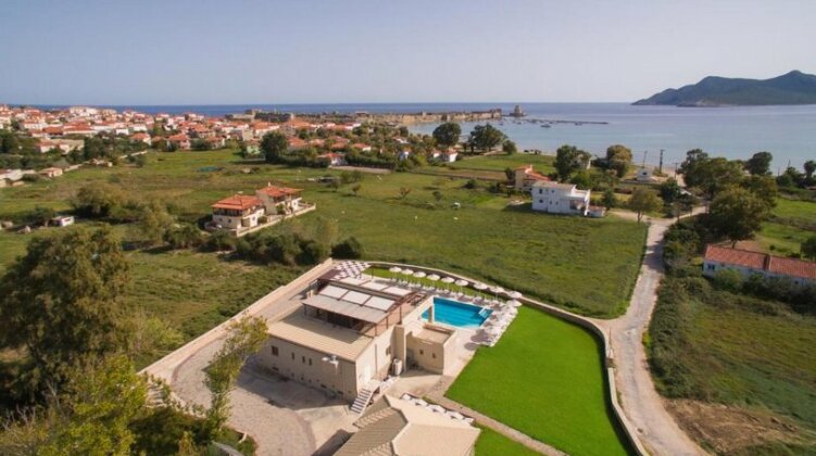 Niriides Luxury Villas - Photo2