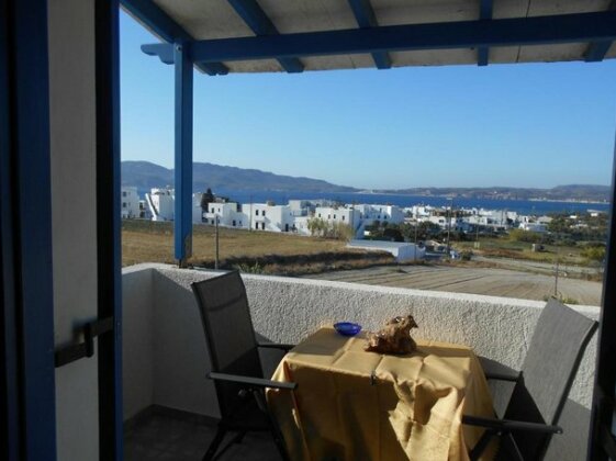 Antonis Rooms Milos - Photo4