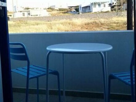 Eleni Apartments Milos - Photo4