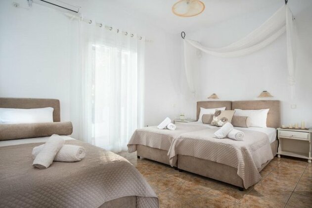 Iliopetra Rooms - Photo2
