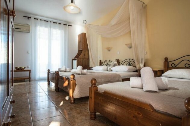 Iliopetra Rooms - Photo3