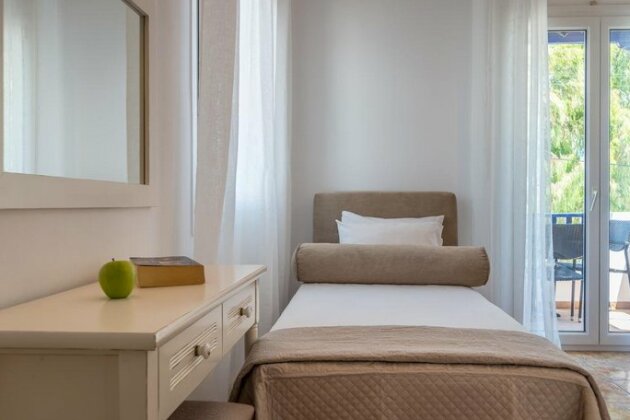 Iliopetra Rooms - Photo5
